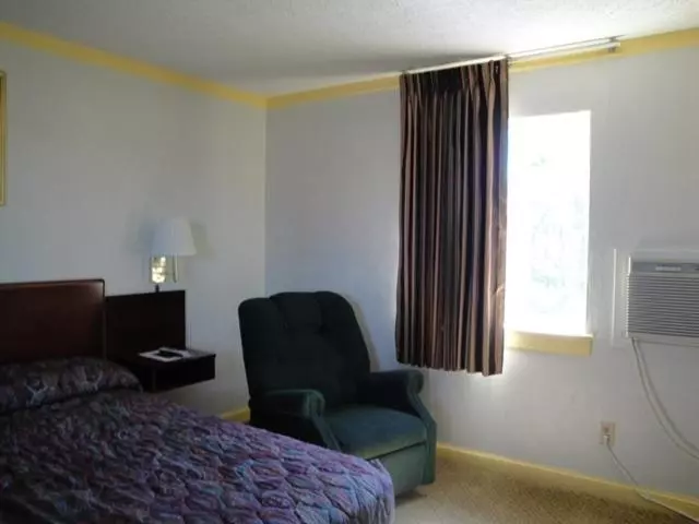 キングサイズベッドのスタンダードルーム, Budget Inn Danville