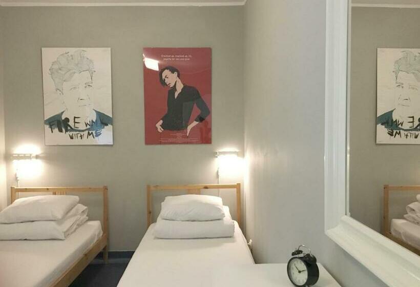 バス共有のスタンダードルーム, Cloud Hostel