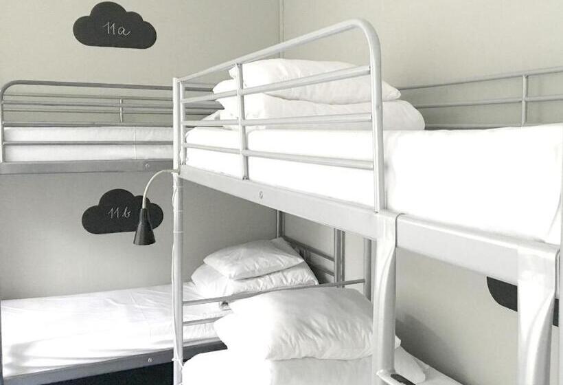 ルームシェアのワンベッド, Cloud Hostel