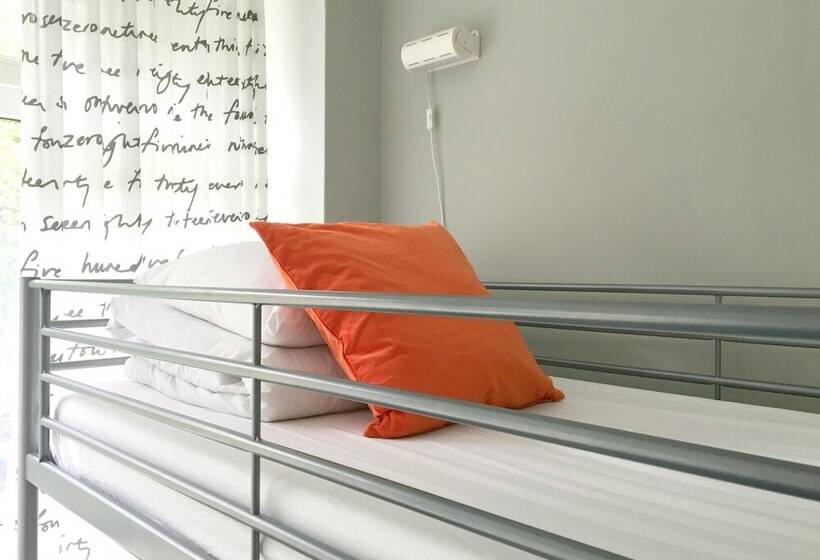 ルームシェアのワンベッド, Cloud Hostel