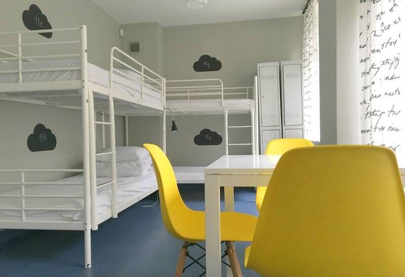 ルームシェアのワンベッド, Cloud Hostel