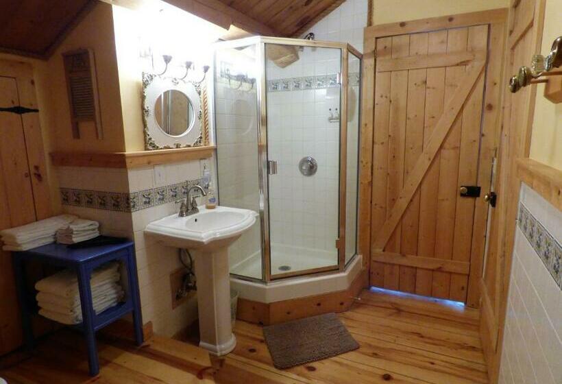 Номер Стандарт Вид на Горы, Juneberry Lodge