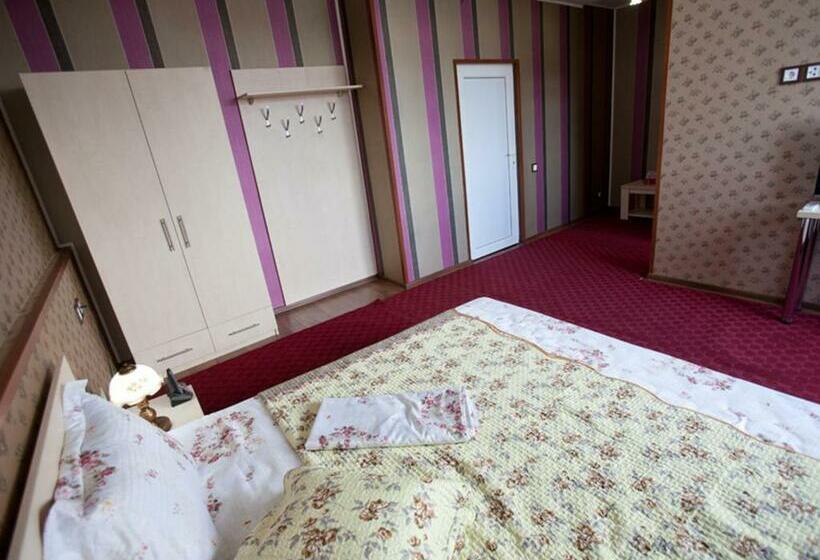 اتاق استاندارد, La Gil