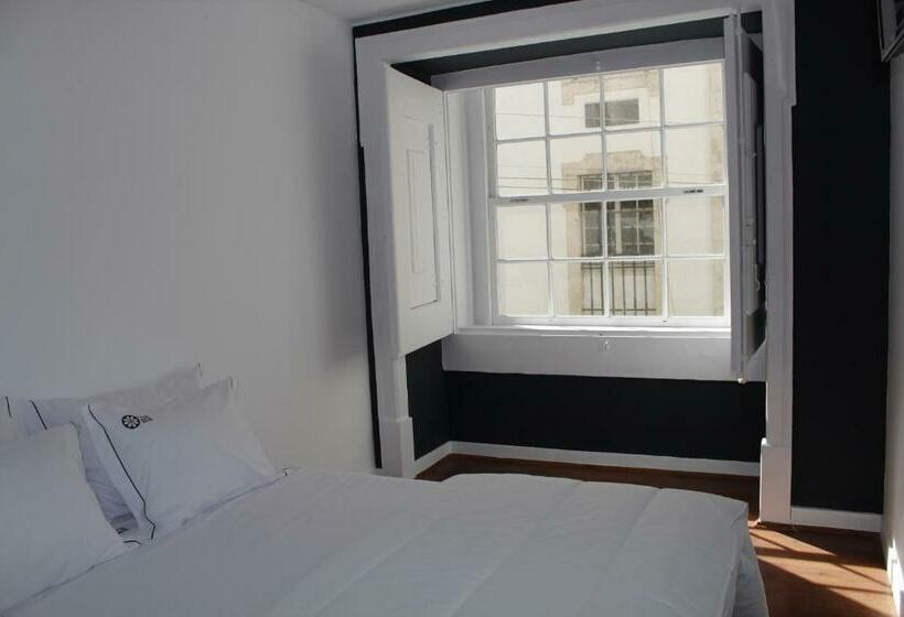 اتاق استاندارد با سرویس بهداشتی مشترک, Largo Da Se Guest House  Horigem