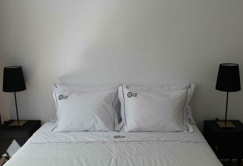 اتاق استاندارد با سرویس بهداشتی مشترک, Largo Da Se Guest House  Horigem