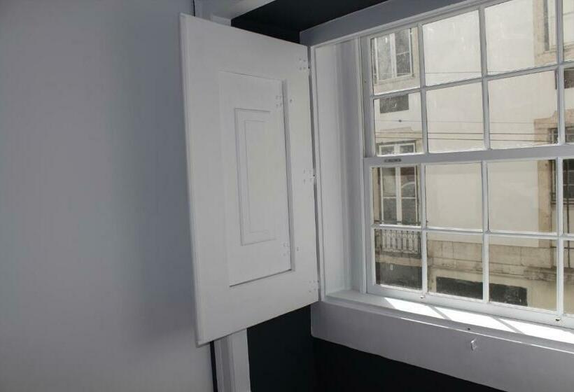 اتاق استاندارد با سرویس بهداشتی مشترک, Largo Da Se Guest House  Horigem