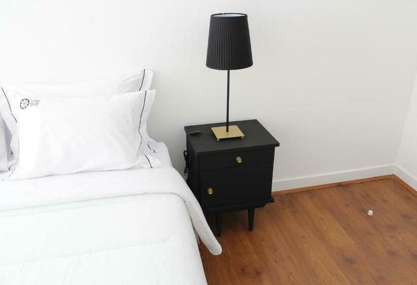 اتاق استاندارد با سرویس بهداشتی مشترک, Largo Da Se Guest House  Horigem