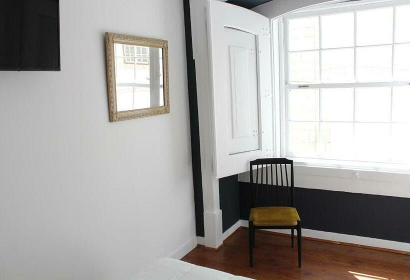 اتاق استاندارد با سرویس بهداشتی مشترک, Largo Da Se Guest House  Horigem