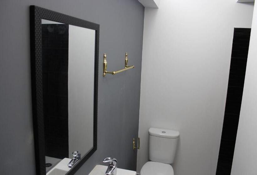 اتاق استاندارد با سرویس بهداشتی مشترک, Largo Da Se Guest House  Horigem