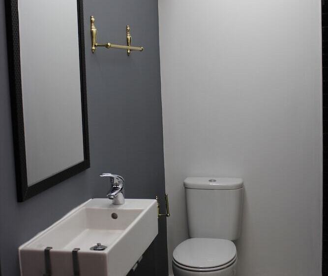 اتاق استاندارد با سرویس بهداشتی مشترک, Largo Da Se Guest House  Horigem