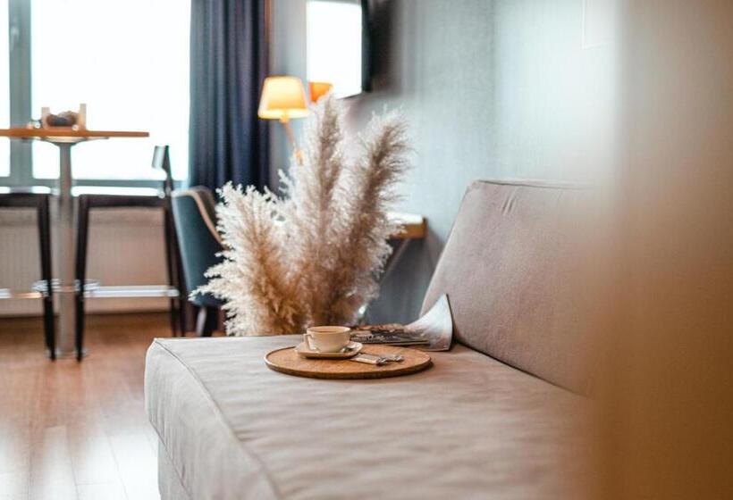 家庭工作室, Marina Club Old Town View