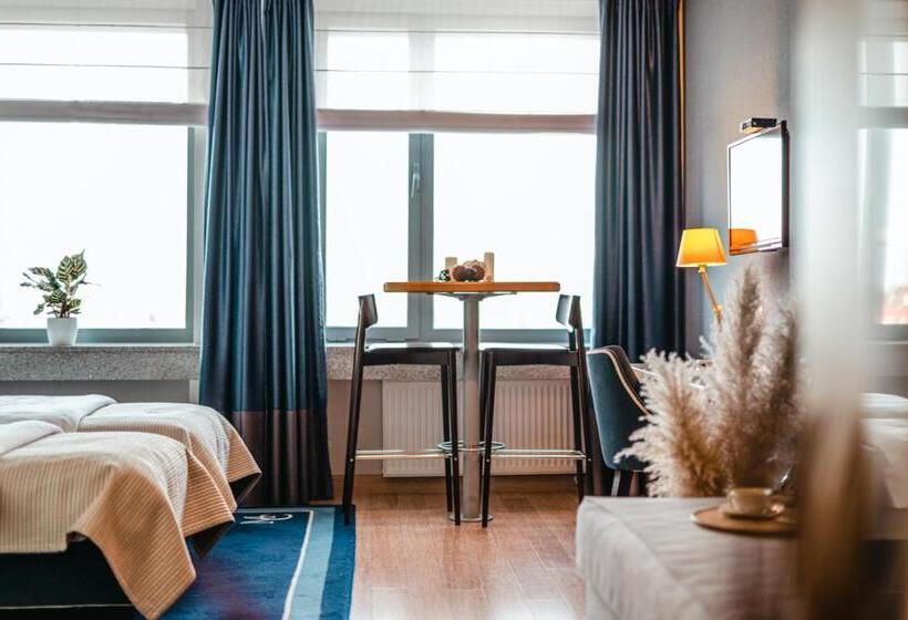 家庭工作室, Marina Club Old Town View