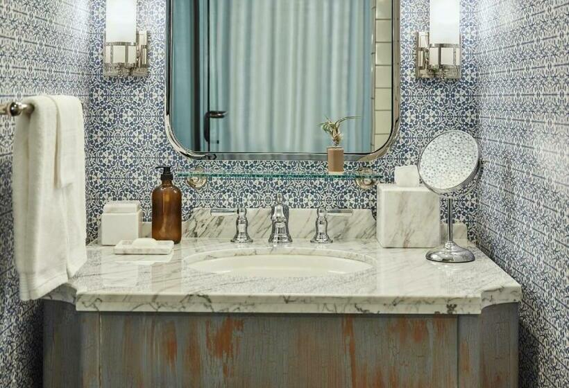 חדר דחוקס עם מיטת קינג, Pendry San Diego