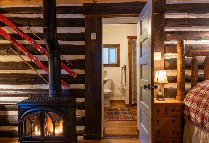 סטודיו דלוקס, Pioneer Guest Cabins