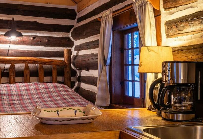 디럭스 스튜디오, Pioneer Guest Cabins