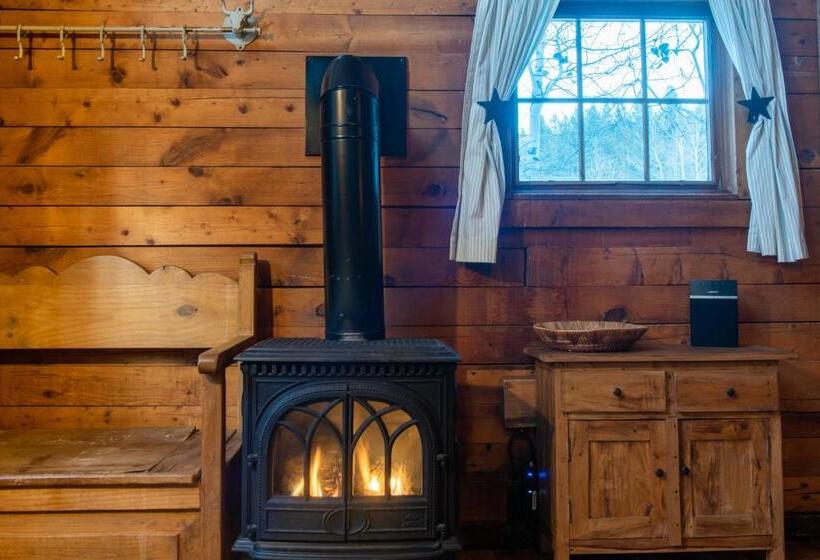 침실 2개 주택, Pioneer Guest Cabins