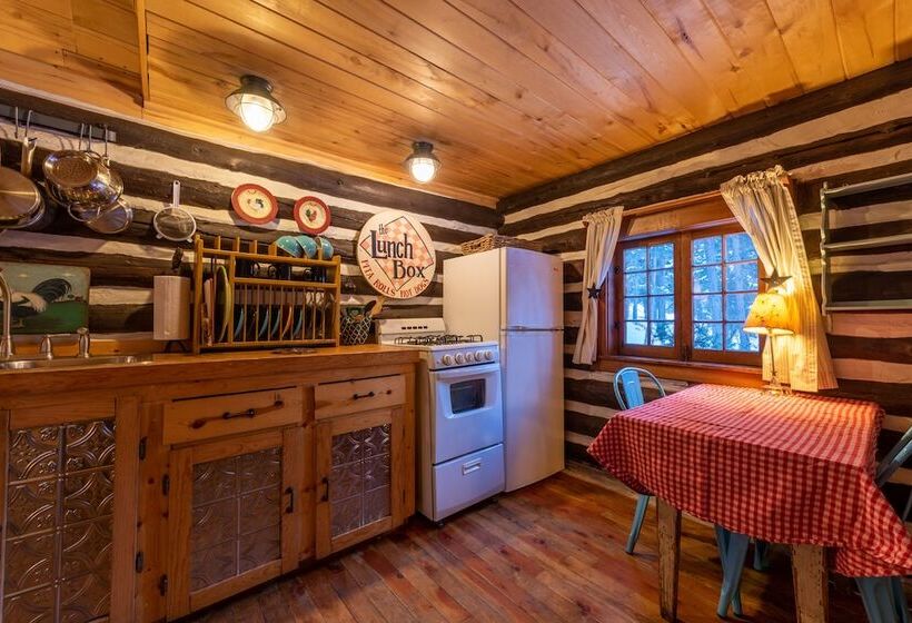 סטודיו דלוקס, Pioneer Guest Cabins