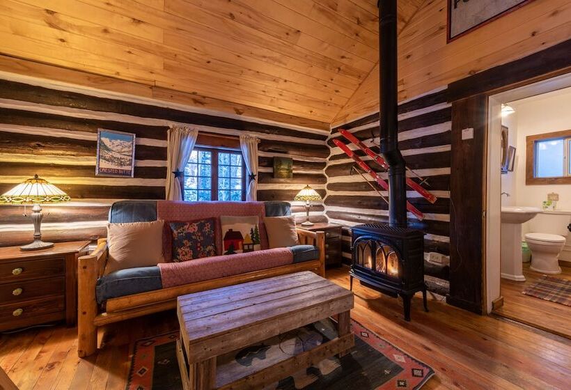 סטודיו דלוקס, Pioneer Guest Cabins