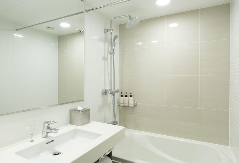 Номер Deluxe, The Strings Hotel Nagoya