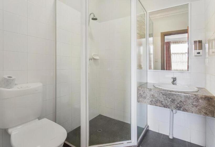 سرير فى غرفة مشتركه, The Emperors Crown Hostel