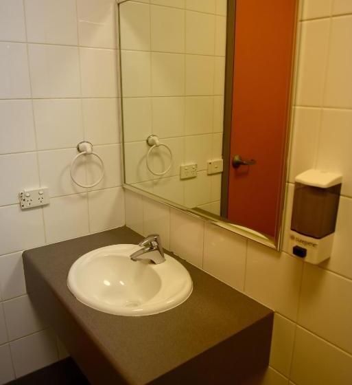 غرفة قياسية ثلاثية, The Emperors Crown Hostel