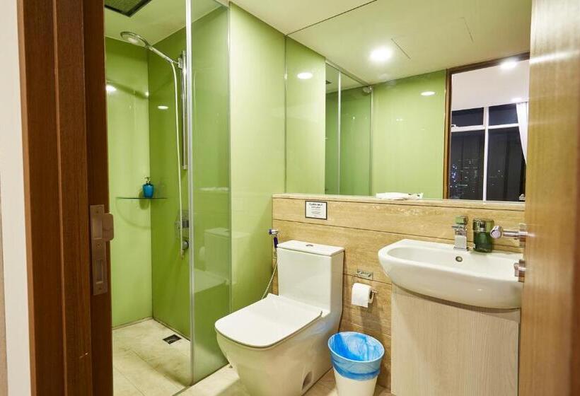 2 Bedroom Apartment with Views, Luxury Apartment Near Klcc & City Center