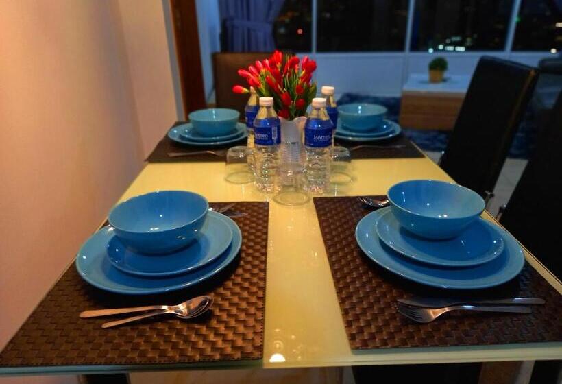 2 Bedroom Apartment with Views, Luxury Apartment Near Klcc & City Center