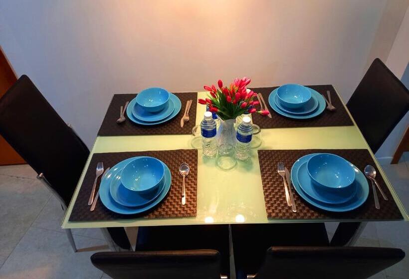 2 Bedroom Apartment with Views, Luxury Apartment Near Klcc & City Center