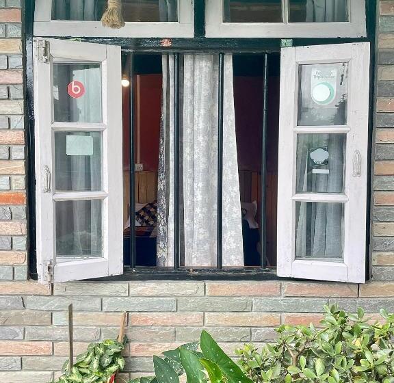 חדר אקונומי, Wake In Himalayas