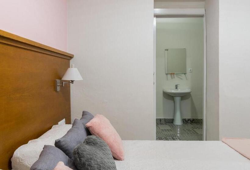 Quarto Familiar, Hostal Imperial