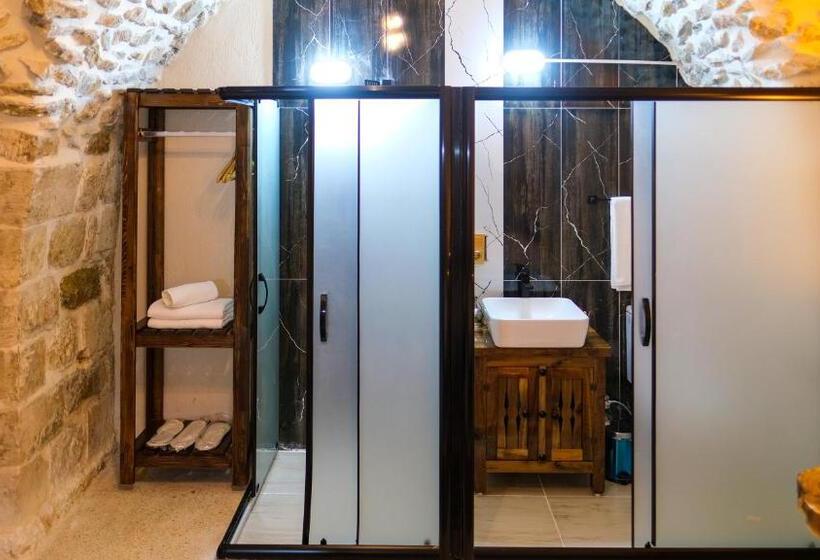 اتاق لوکس سه تخته, Ağa Konağı