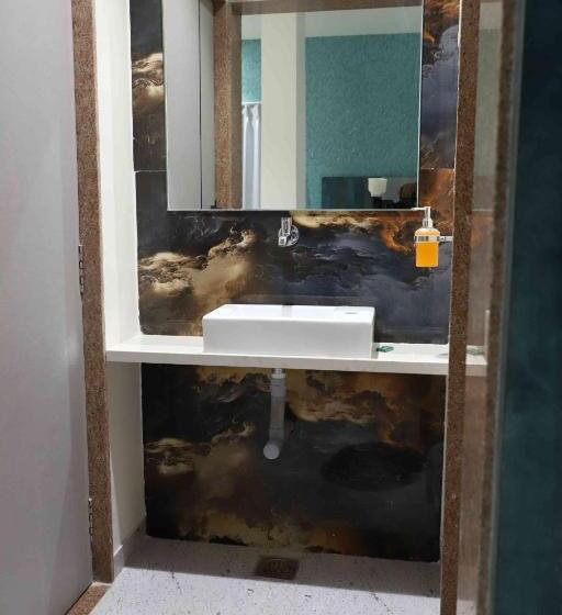 חדר דלוקס לשלושה, Dnyanprabha Executive