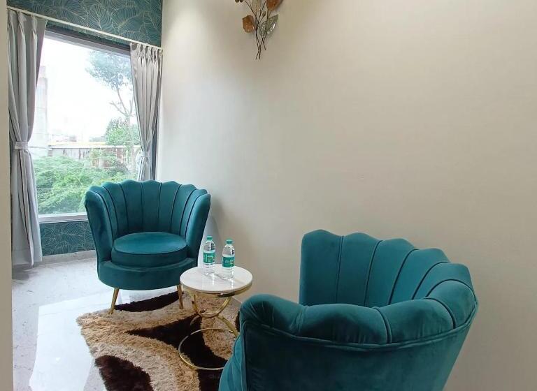 חדר דלוקס, Dnyanprabha Executive