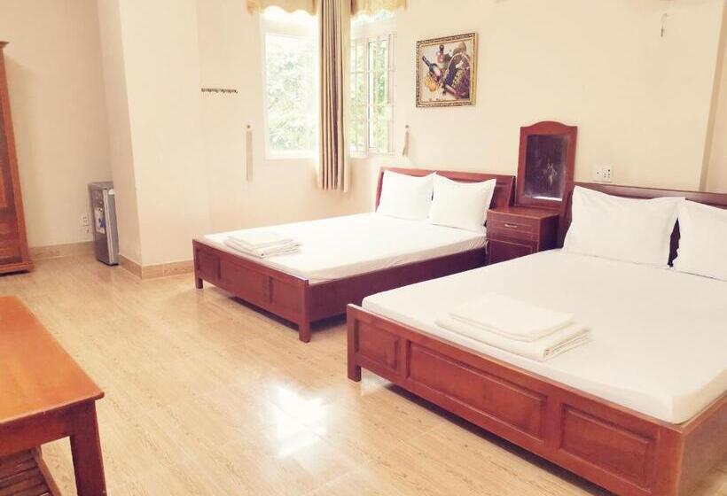 سوییت خانوادگی, Khách Sạn Cúc Phương