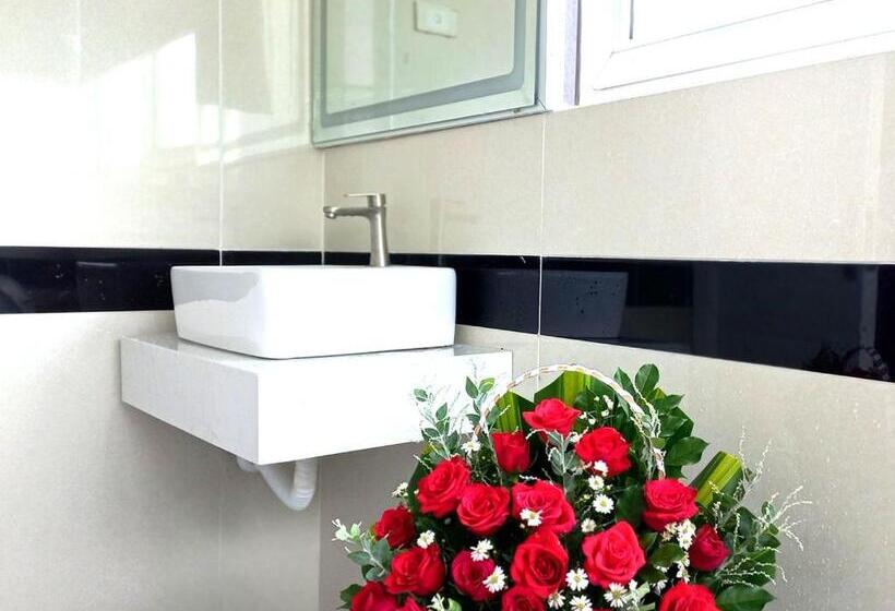 سوییت خانوادگی, Khách Sạn Cúc Phương