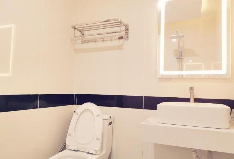 سوییت خانوادگی, Khách Sạn Cúc Phương