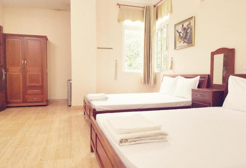 سوییت خانوادگی, Khách Sạn Cúc Phương