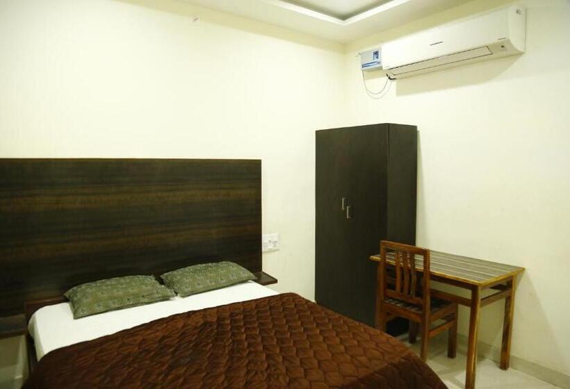 חדר דלוקס, Kpk Residency Arani