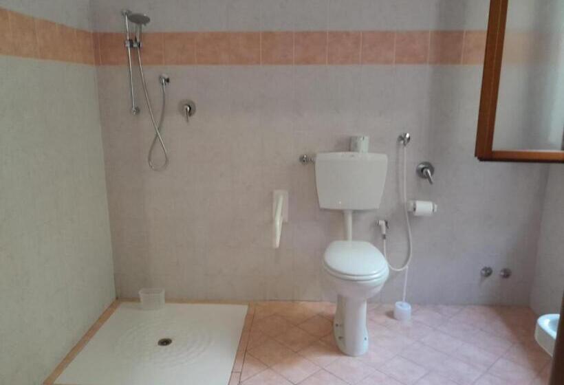 장애인을 위한 스탠다드 룸, La Rizza