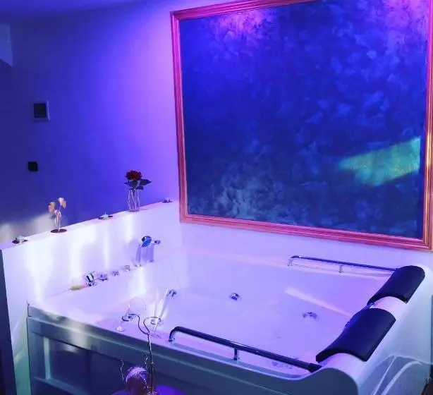 Pokój Standard z Hydromasażem, Suite La Villa