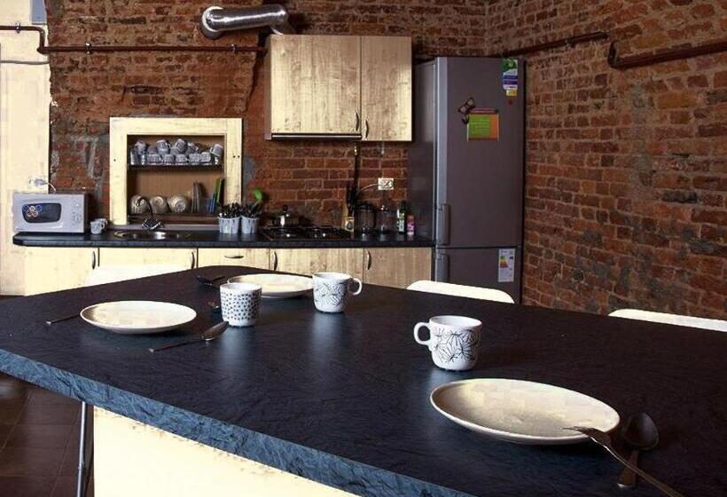 اتاق خانوادگی با سرویس بهداشتی مشترک, Hostel Underground