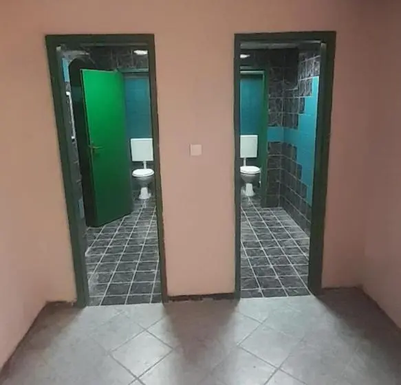 اتاق استاندارد چهارنفره با سرویس بهداشتی مشترک, Hostel Underground