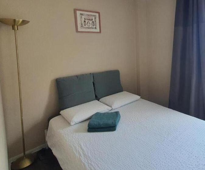 اتاق استاندارد چهارنفره با سرویس بهداشتی مشترک, Hostel Underground