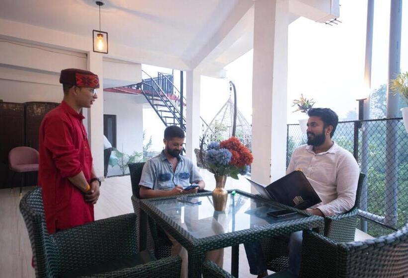 Camera Deluxe, Perfectplus Mussoorie