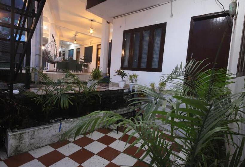 Camera Deluxe, Perfectplus Mussoorie