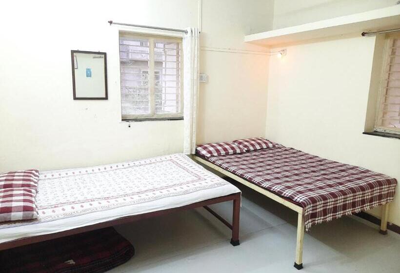 غرفة قياسية سرير كينج, Shriguru Guest House Akkalkot