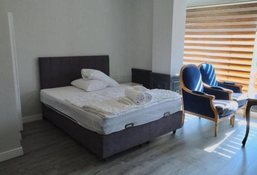 غرفة قياسية, Yalı Houses