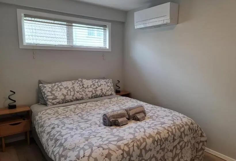 デラックスルーム, Back Garden Flat With Free On Street Parking And Fiber Wifi   15 Mins To Ferry, Stadium, Cbd