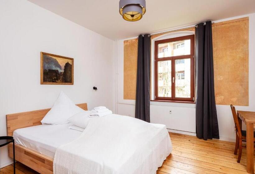 带共用浴室的标准房间, Künstlerzimmer Im Kulturhaus Häselburg