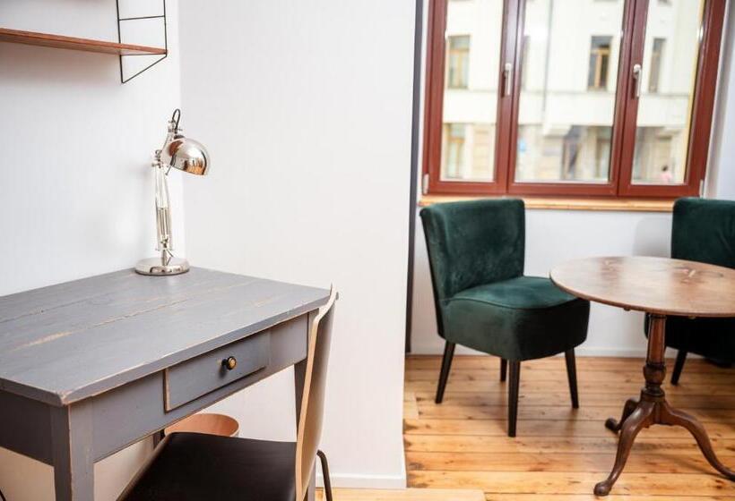 带大床的高级房间, Künstlerzimmer Im Kulturhaus Häselburg